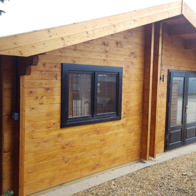 MONACO LOG CABIN