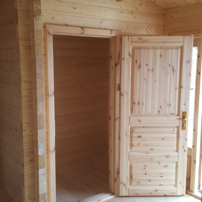 MONACO LOG CABIN