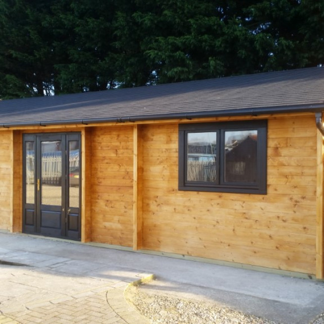 MONACO LOG CABIN