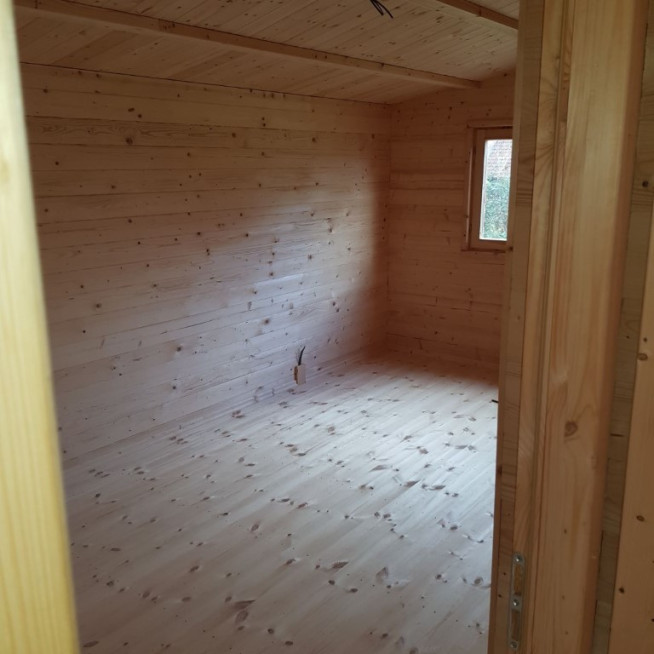 MONACO LOG CABIN