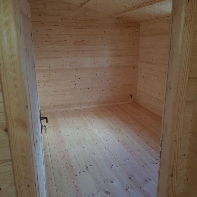 MONACO LOG CABIN