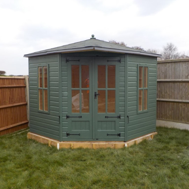 CORNER SUMMERHOUSE