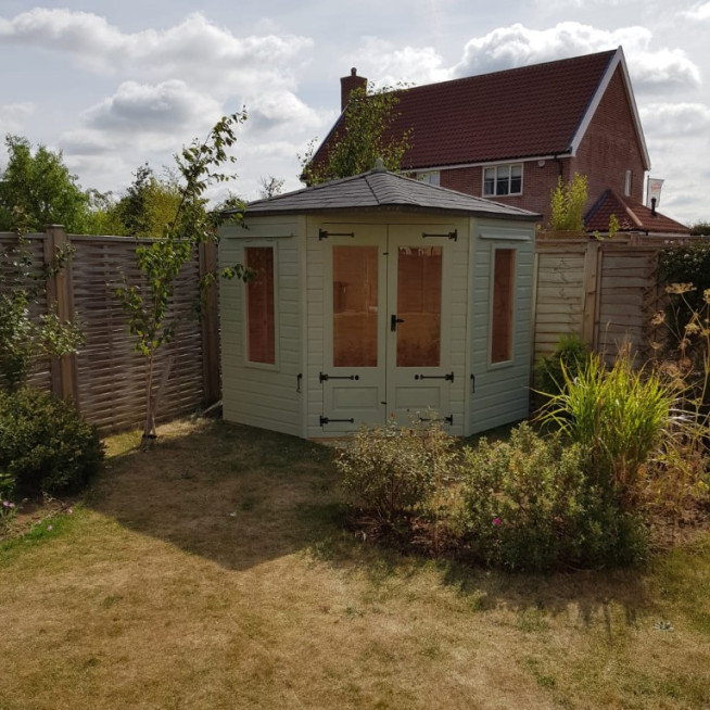 CORNER SUMMERHOUSE
