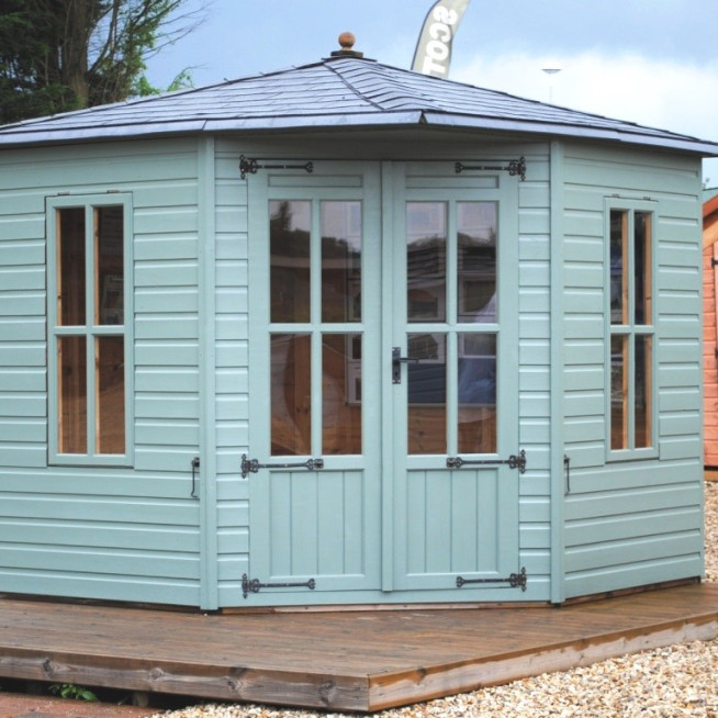 CORNER SUMMERHOUSE