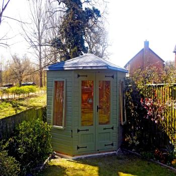 CORNER SUMMERHOUSE