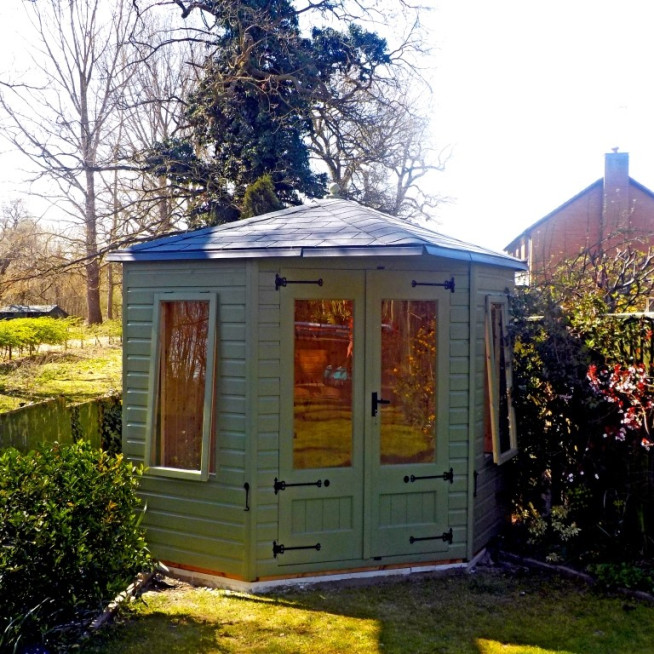 CORNER SUMMERHOUSE