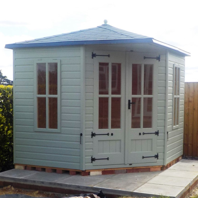 CORNER SUMMERHOUSE