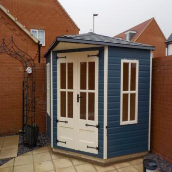 CORNER SUMMERHOUSE