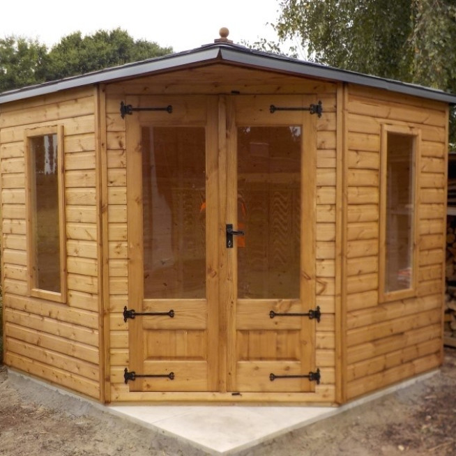 CORNER SUMMERHOUSE